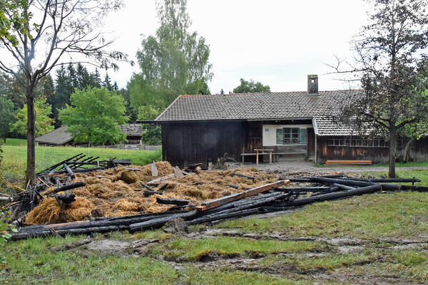 Die Streuhütte der Hofanlage aus Kerschlach ist komplett niedergebrannt.