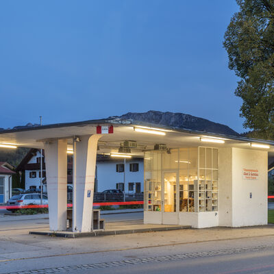 Die ehemalige Tankstelle in Benediktbeuern beherbergt heute einen Obst- und Gemseladen.