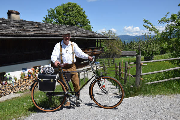 Markus Krieger mit seinem historischen Rad