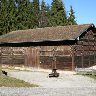 Bundwerkstadel eines Dreiseithofs aus Albaching, Hausname "Käser"  