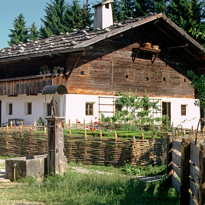 Wohnhaus eines Vierseithofes aus Tyrlbrunn, Hausname "Schiebl"