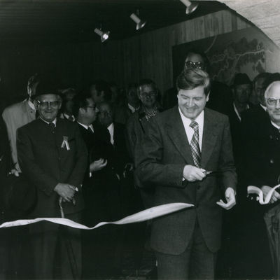 Eröffnung durch Kultusminister Prof. Hans Maier  im Oktober 1976