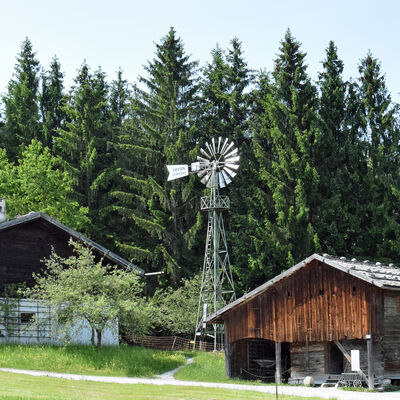 The 14-metre-high windpump was built by the well builder and farmer Peter Wolfmaier with the help of a locksmith in 1926 to provide running water for the property. The rotor was available as a construction kit from the company Aufschläger in Simbach; the lower part of the system was home-made and consists of standard construction steel.