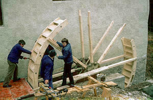 Einbau des Wasserrades 1985