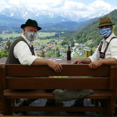 Vatertagsausflug am 21. Mai 2020: Mit der Schutzmaske auf der Maxhütte über Wallgau.
