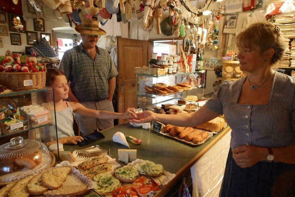Einkaufen im Kramerladen